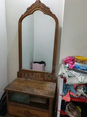 চট্টগ্রামের সেগুনকাঠের ড্রেসিংটেবিল