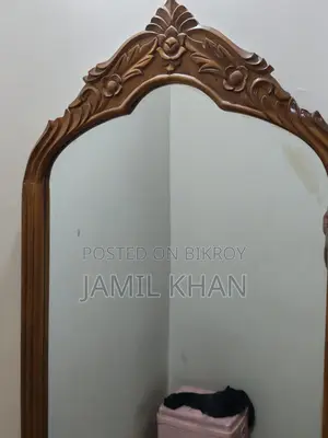 চট্টগ্রামের সেগুনকাঠের ড্রেসিংটেবিল