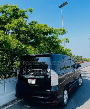 টয়োটা নোয়া এসআই গ্রেড ব্ল্যাক ২০১১