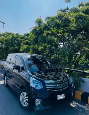 টয়োটা নোয়া এসআই গ্রেড ব্ল্যাক ২০১১