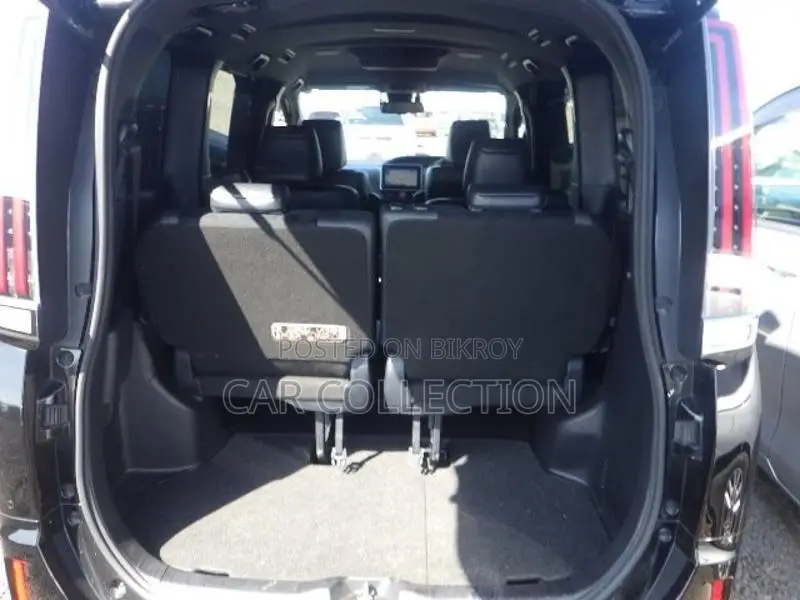 Toyota Esquire 2020