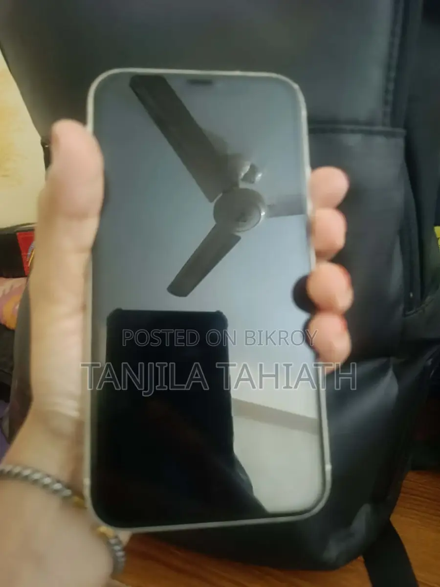 Apple iPhone 11 . (Used)