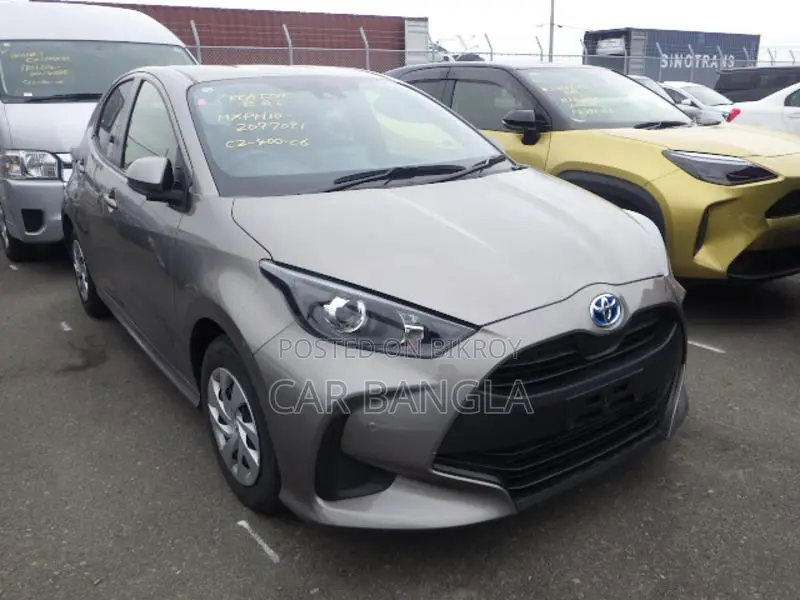Toyota Yaris X READY SHOWROOM 2021