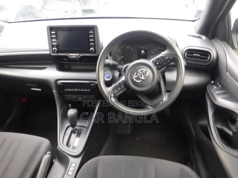 Toyota Yaris X READY SHOWROOM 2021