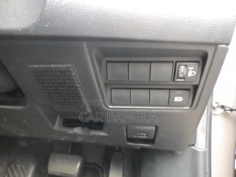 Toyota Yaris X READY SHOWROOM 2021