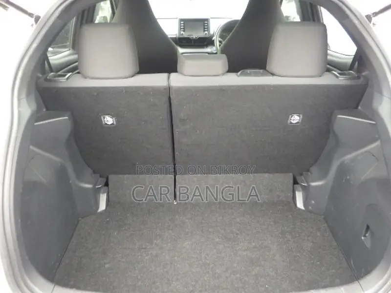 Toyota Yaris X READY SHOWROOM 2021