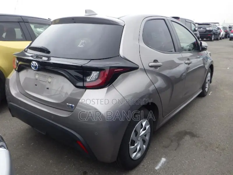 Toyota Yaris X READY SHOWROOM 2021