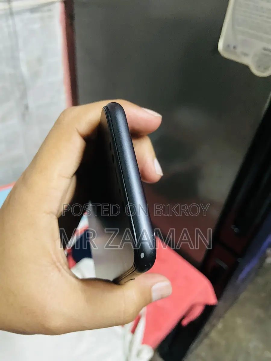Apple iPhone 11 64GB (Used)