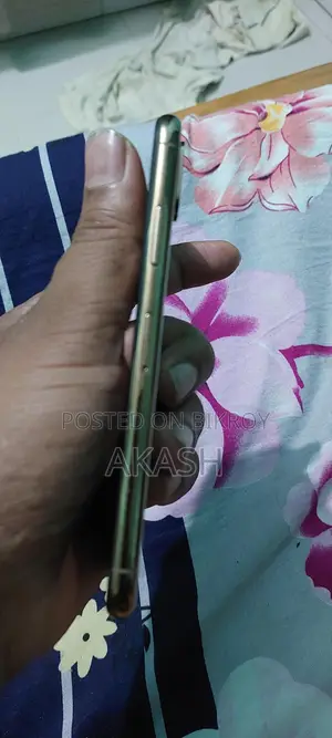 Apple iPhone XS (Used)