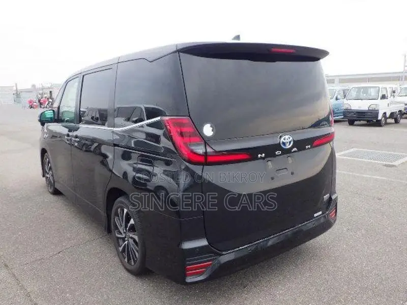 Toyota Noah S-Z HYB LEG REST 2022
