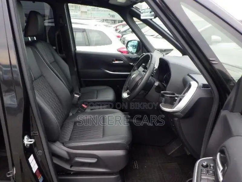 Toyota Noah S-Z HYB LEG REST 2022