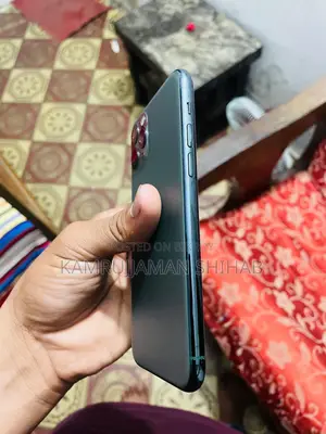 Apple iPhone 11 . (Used)
