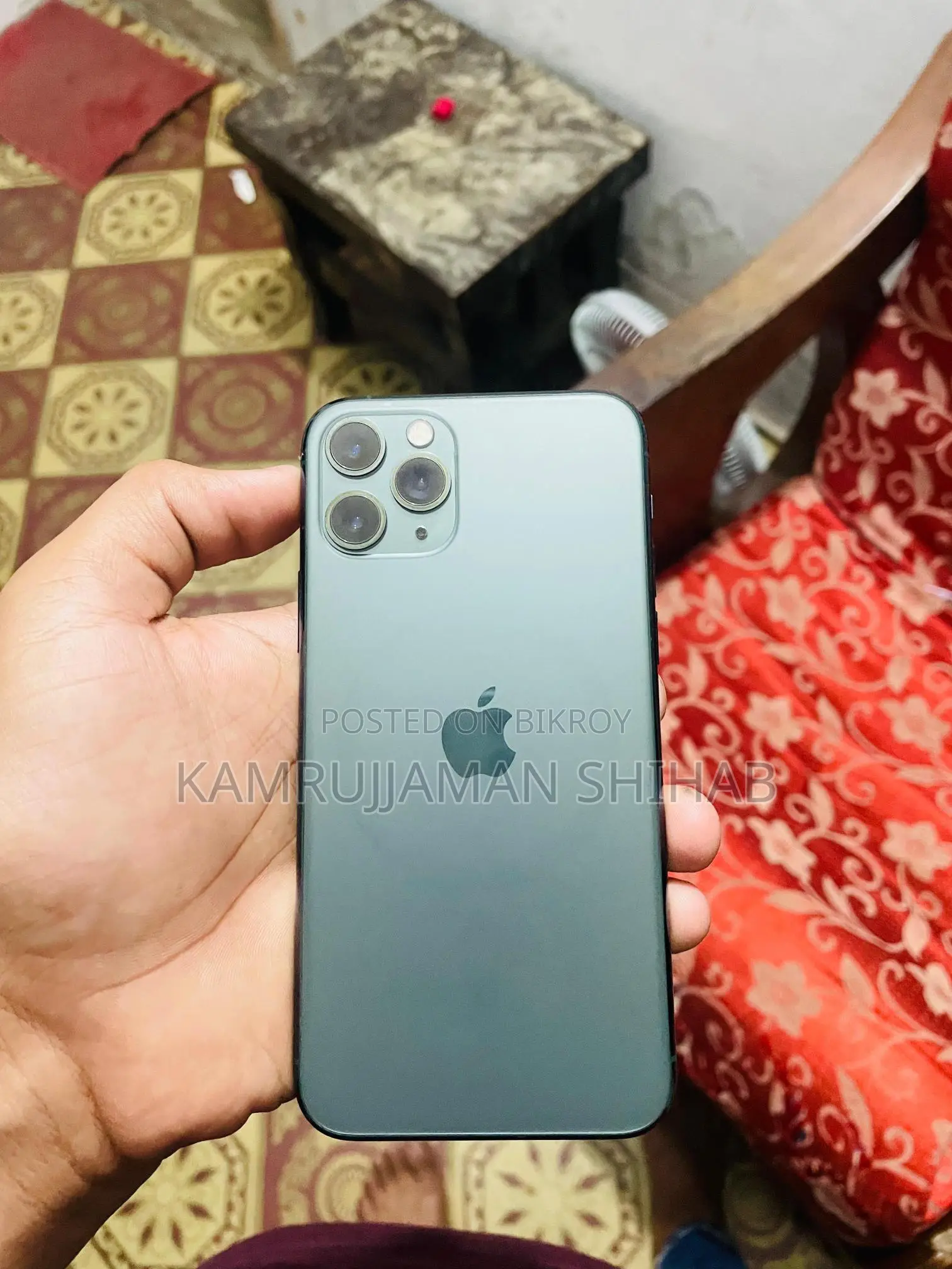 Apple iPhone 11 . (Used)