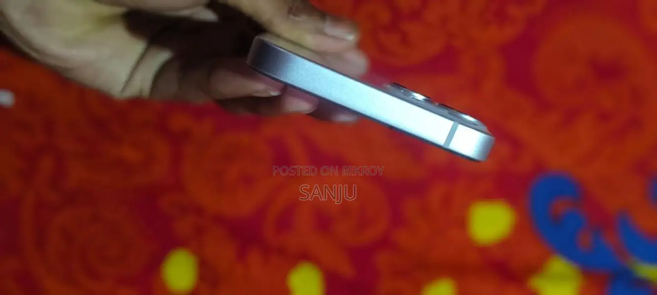 Apple iPhone 13 (Used)