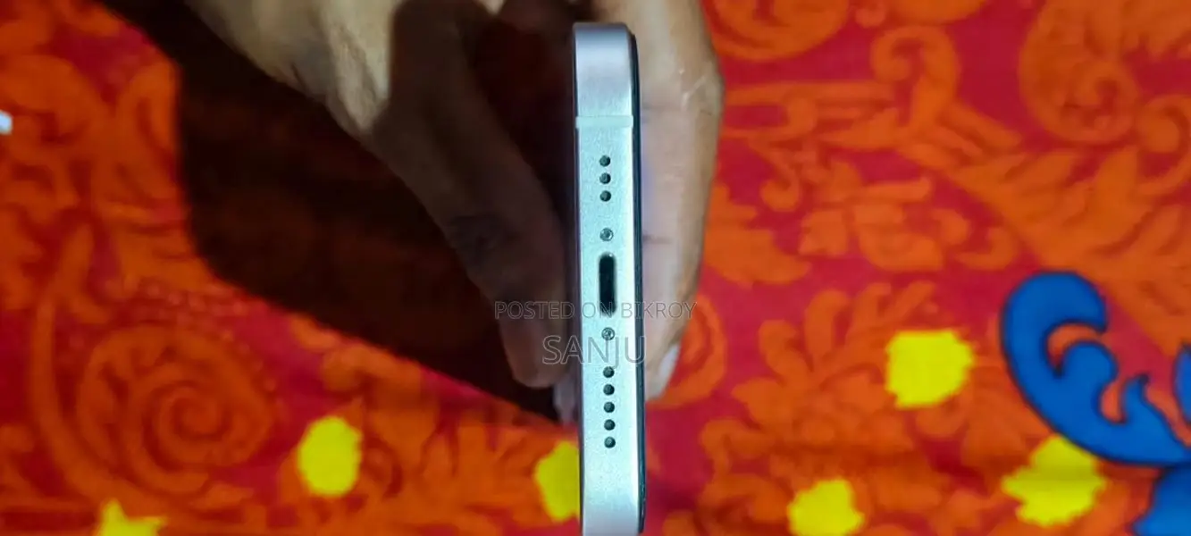 Apple iPhone 13 (Used)