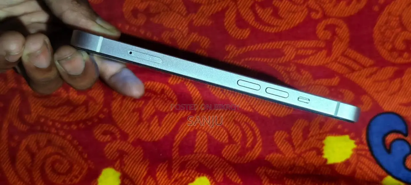 Apple iPhone 13 (Used)