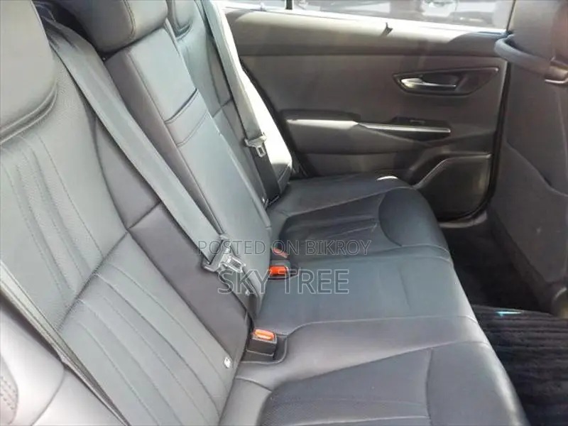 Toyota Crown G 2021