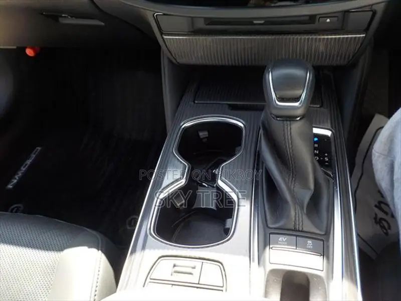 Toyota Crown G 2021
