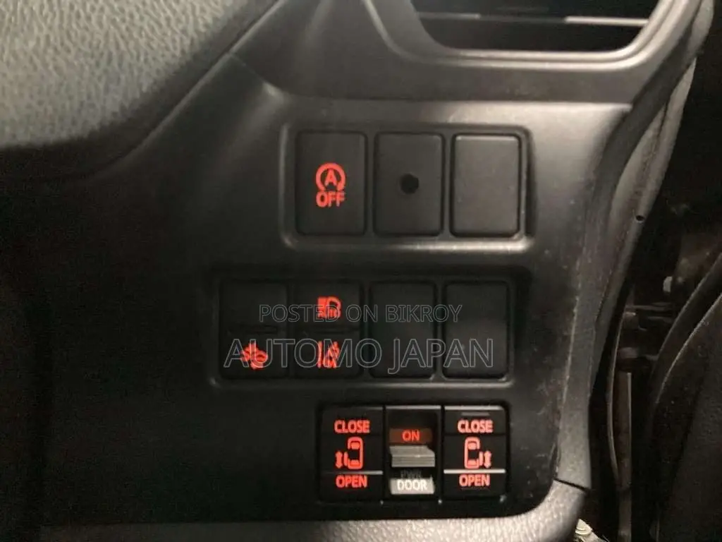 Toyota Noah X 2021