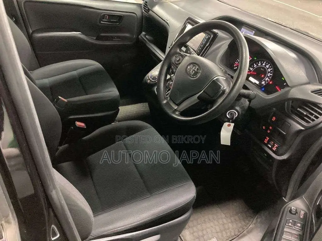 Toyota Noah X 2021
