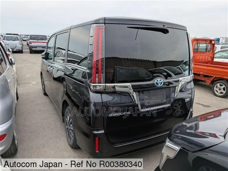 Toyota Esquire GI Premium 2020