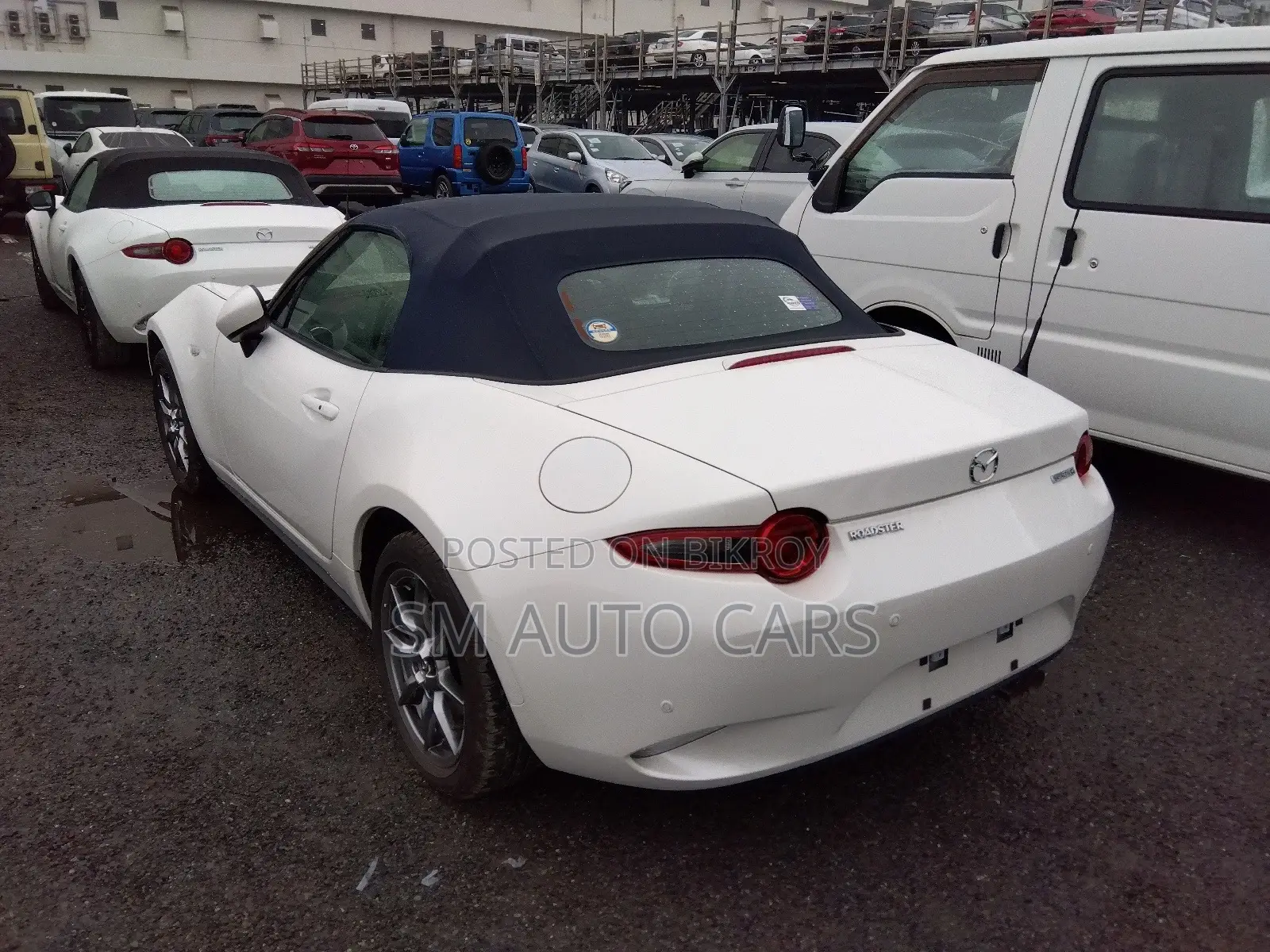 Mazda MX-5 Roadster Navy Top 2022