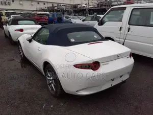 Mazda MX-5 Roadster Navy Top 2022