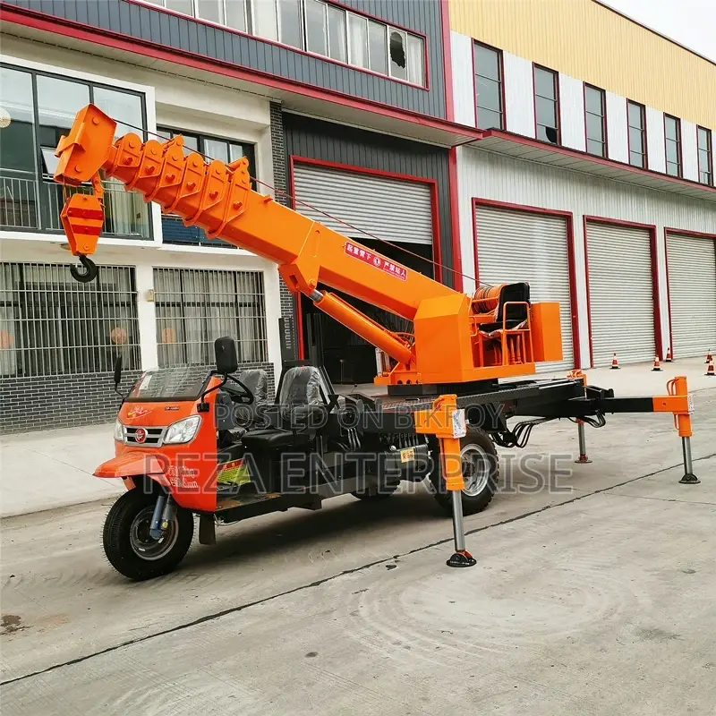 Crane, 3 wheeler.