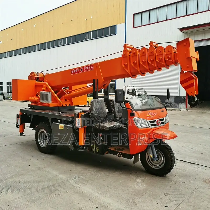Crane, 3 wheeler.