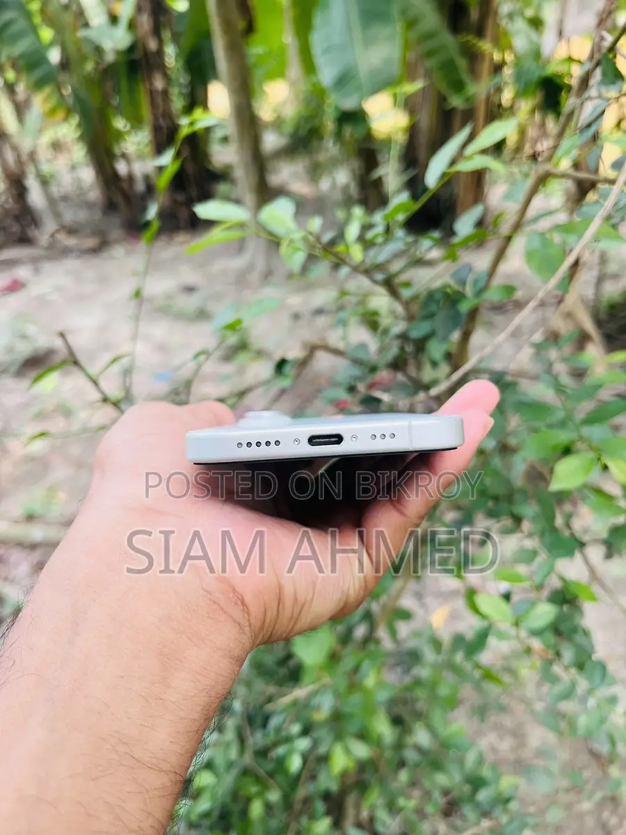 Apple iPhone 16 (Used)