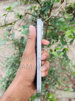 Apple iPhone 16 (Used)