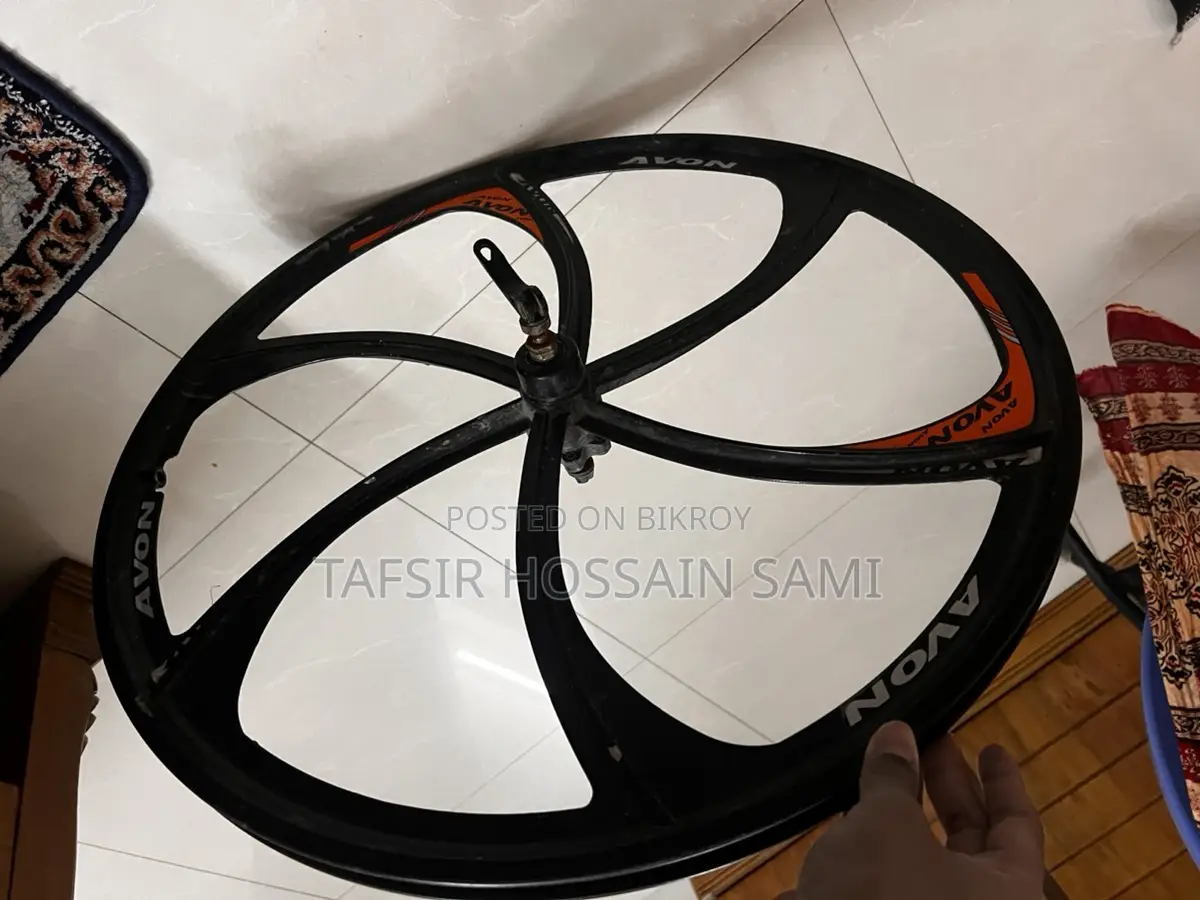 Avon alloy wheel 1 piece for sell. inbox details