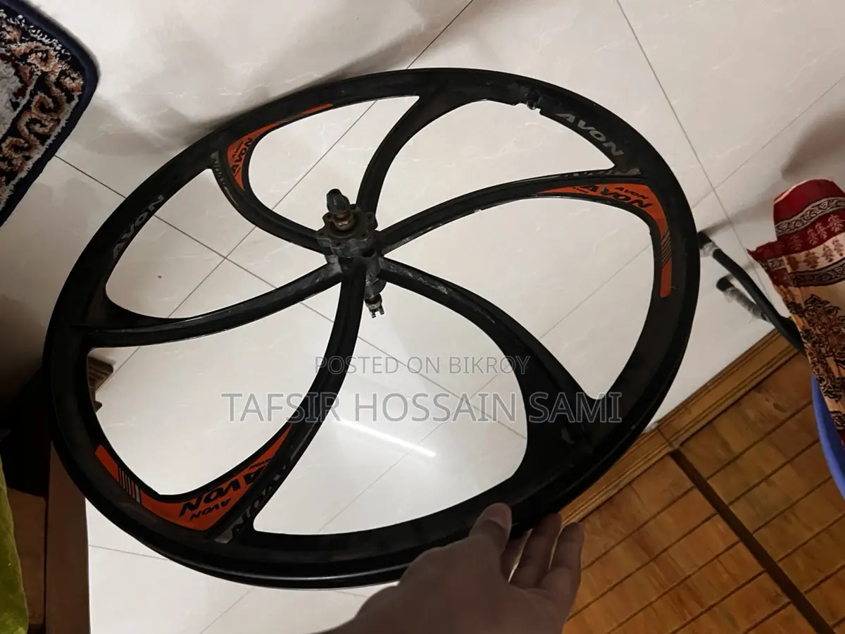 Avon alloy wheel 1 piece for sell. inbox details