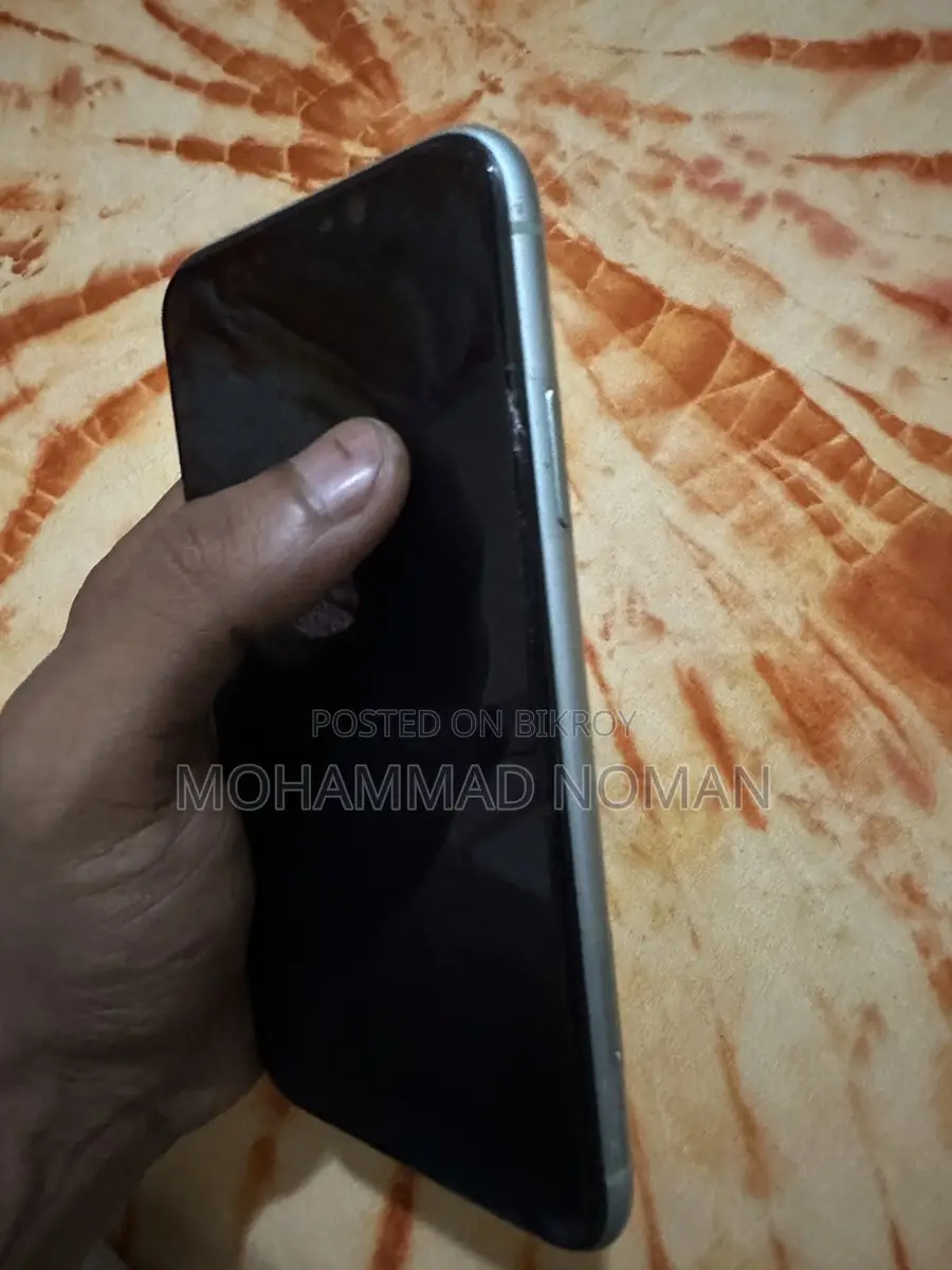 Apple iPhone 11 (Used)