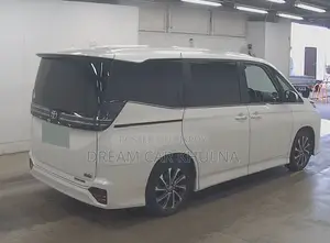 Toyota Voxy S-Z Leg Rest Ceiling TV 2022