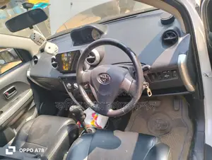 Toyota ist pearl 2005