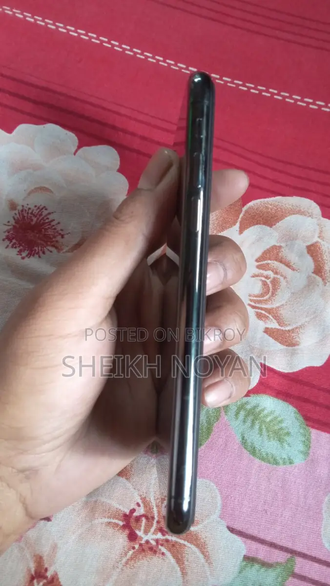 Apple iPhone XS (Used)