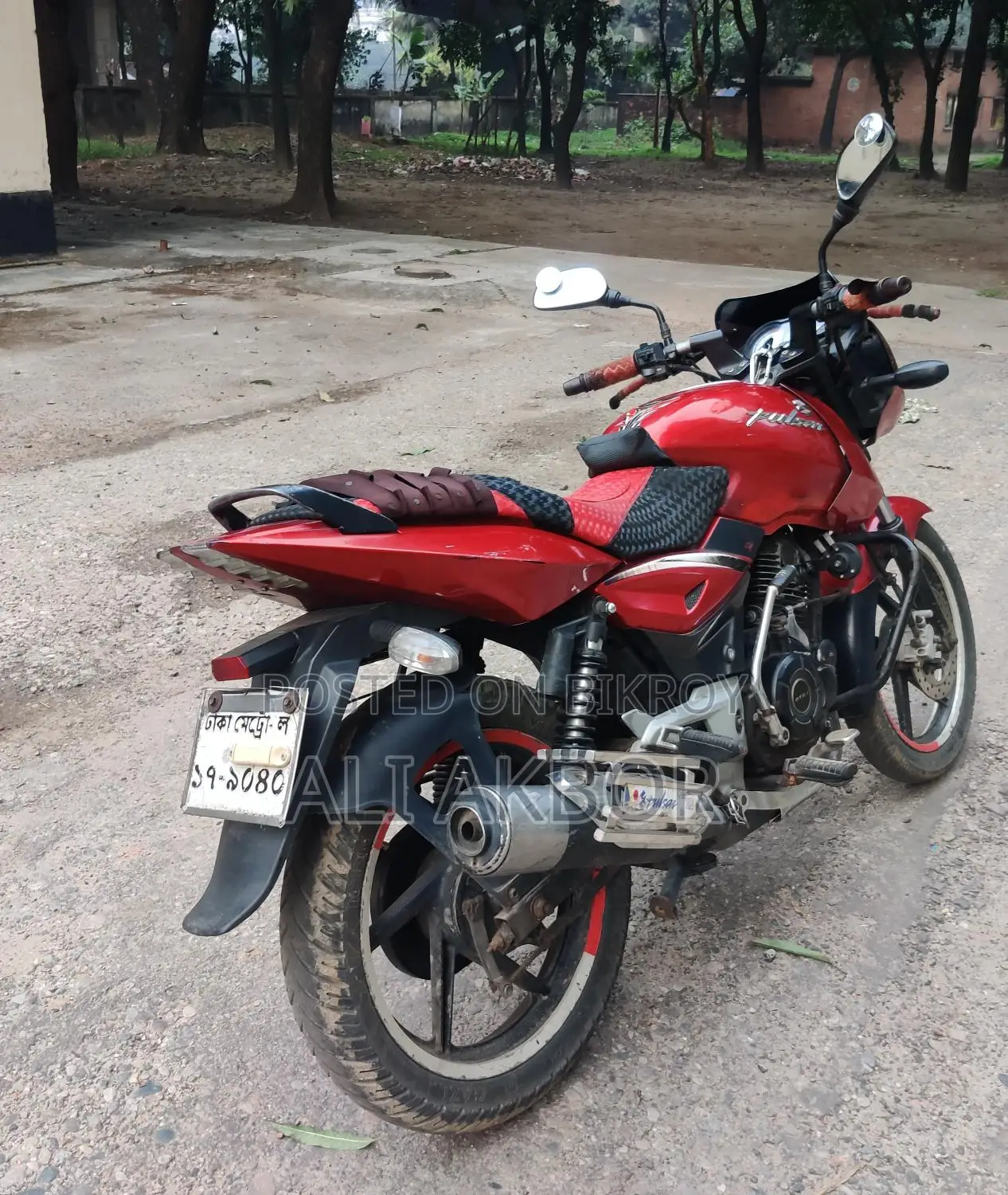 Bajaj Pulsar 150 . 2011