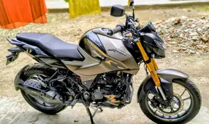 Hero Xtreme 160R . 2025