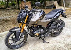 Hero Xtreme 160R . 2025