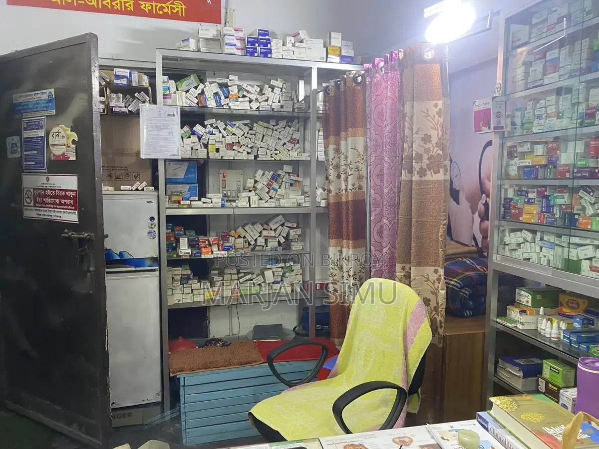 ফার্মেসি ফার্নিচার বিক্রি হবে