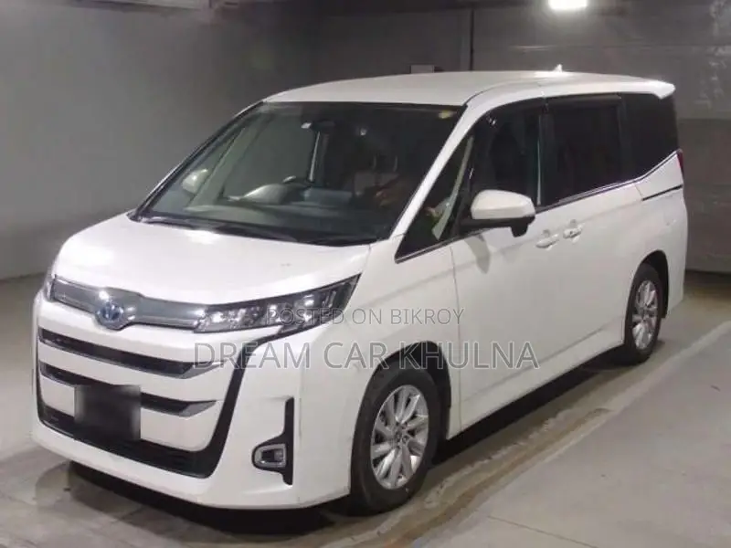 Toyota Noah Z Leg rest Brown int 2022