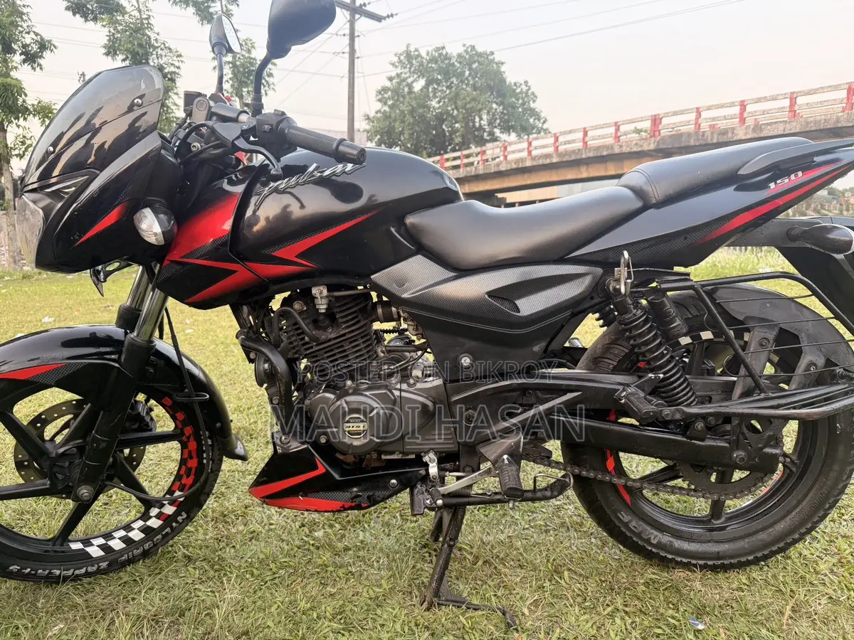 Bajaj Pulsar 150 . 2020