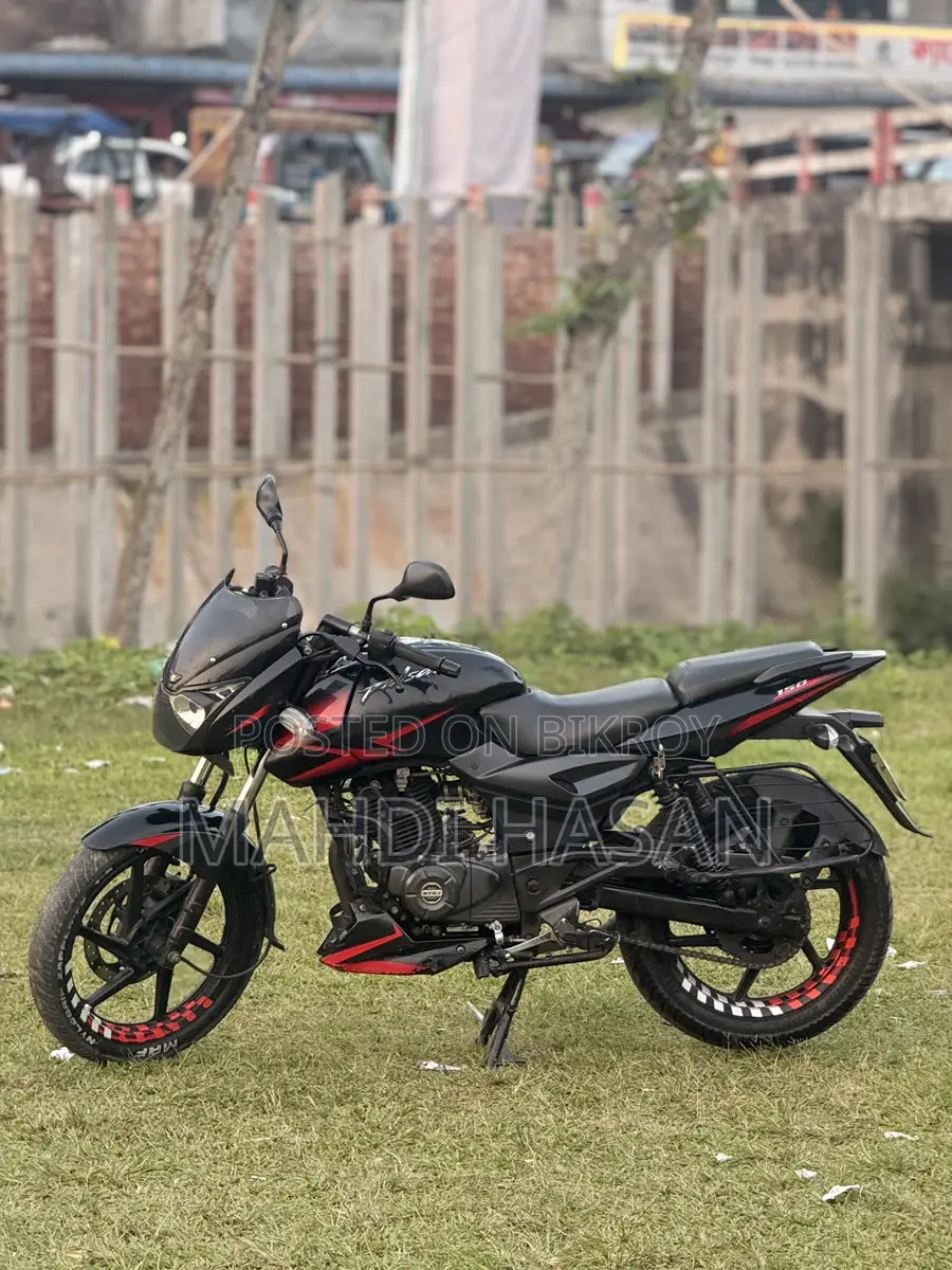 Bajaj Pulsar 150 . 2020
