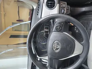 Toyota Axio Hybrid 2015