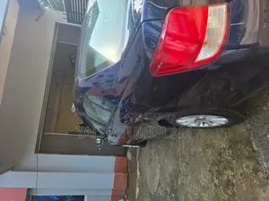 Toyota Axio Hybrid 2015