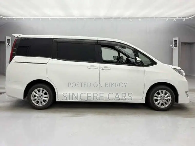 Toyota Noah G HYB PUSH 4POINT 2021