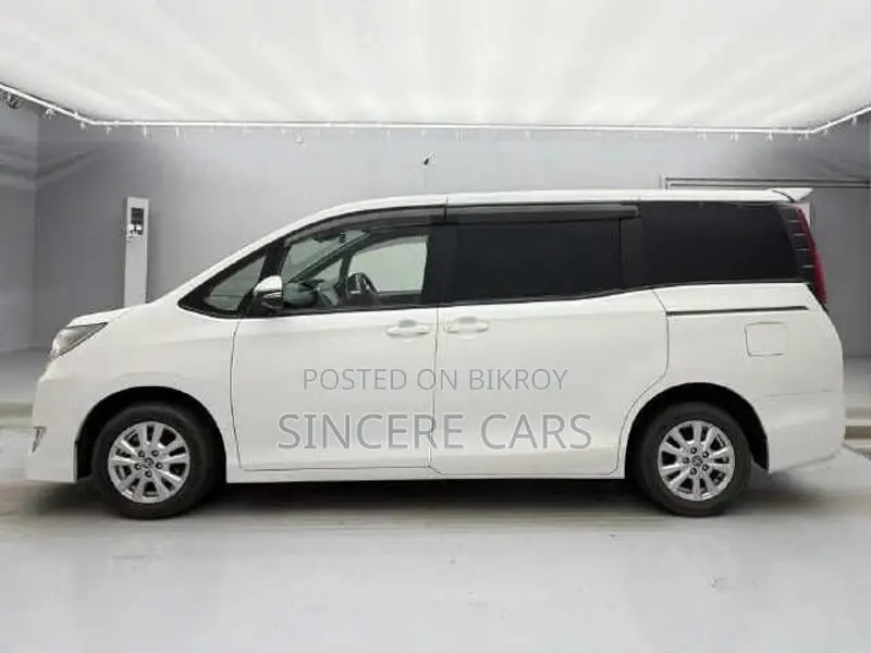 Toyota Noah G HYB PUSH 4POINT 2021