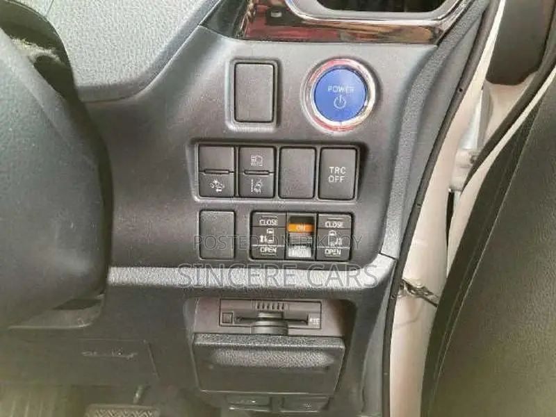 Toyota Noah G HYB PUSH 4POINT 2021