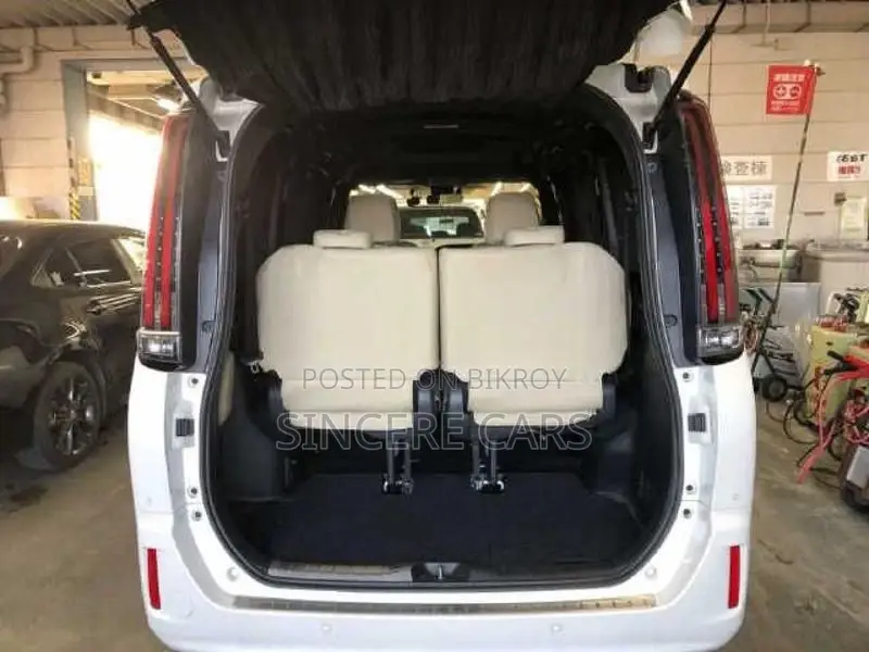 Toyota Noah G HYB PUSH 4POINT 2021